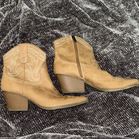 Wore once gently excellent condition like new 9 1/2 - Picture 5 of 11